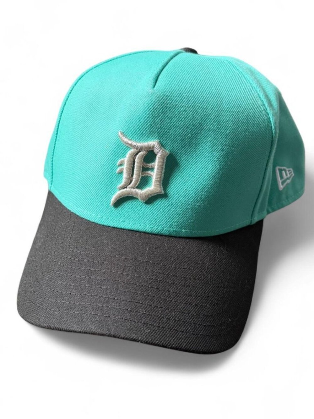 2005 Tiffany blue New Era Detroit Tigers cap in teal and black with gray embroid